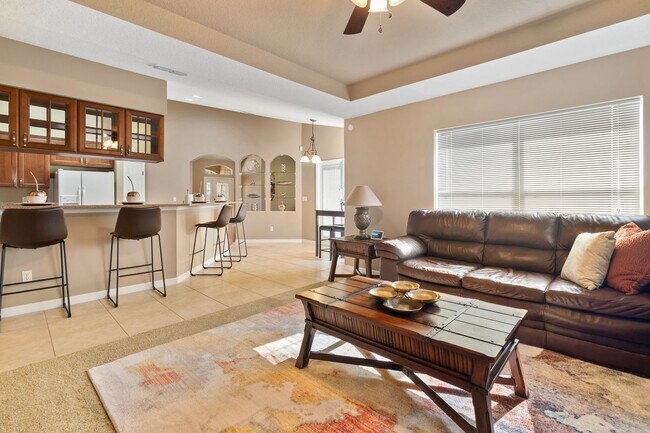 Building Photo - Fully furnished home
