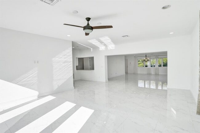 Building Photo - 26 Cayuga Rd