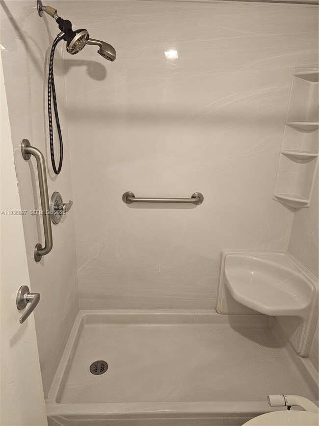 Building Photo - 5961 N Falls Cir Dr