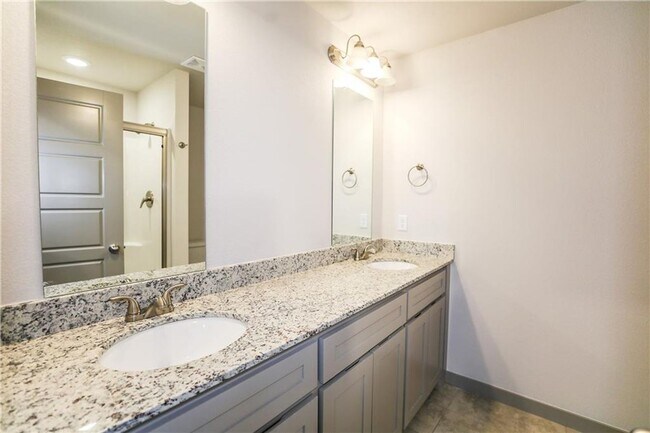 Building Photo - 3410 SW Vel Mews