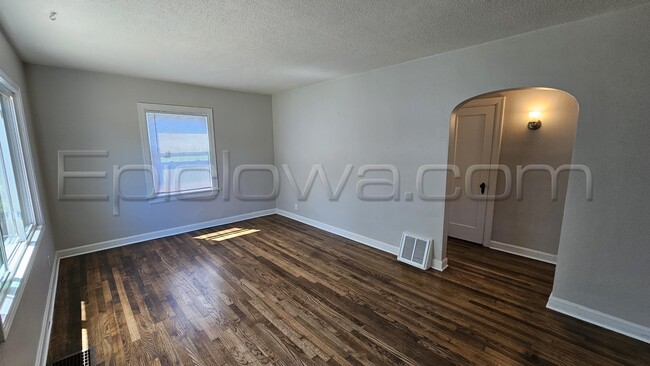 Building Photo - 436 36th St NE