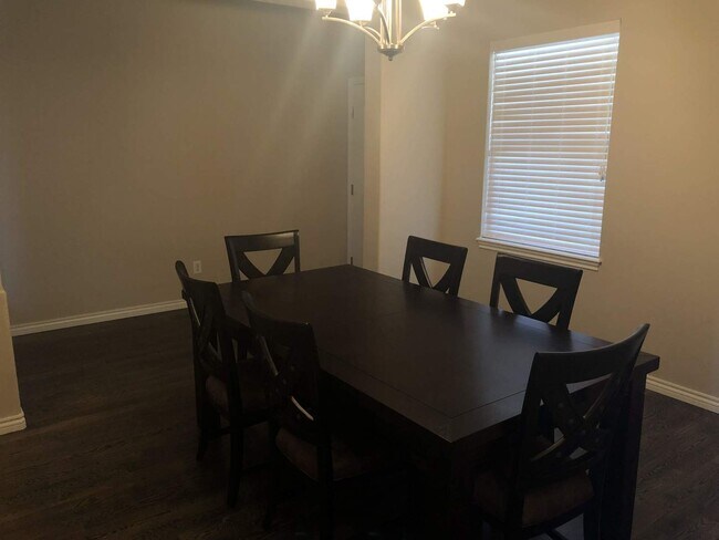 Building Photo - Newer 5bdrm + Office in D20 North Fork Wit...