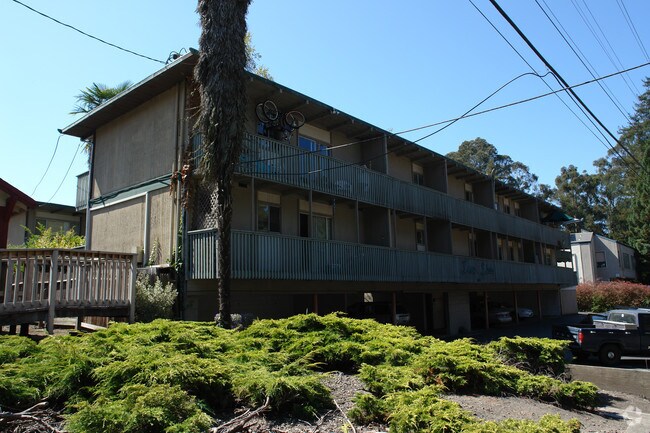 Building Photo - 9012 SOQUEL Dr