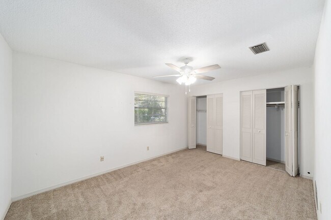 Building Photo - Beautiful 3/2 home in fantastic NW locatio...