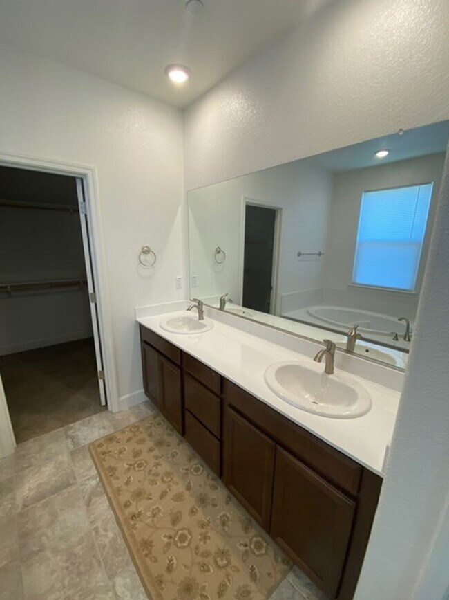 Building Photo - MOVE IN READY!  4 Bedroom Home in Whitney Ranch Rocklin