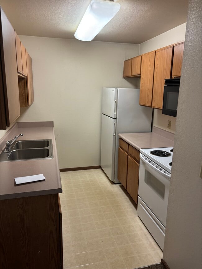 Building Photo - Legacy at Brookforest