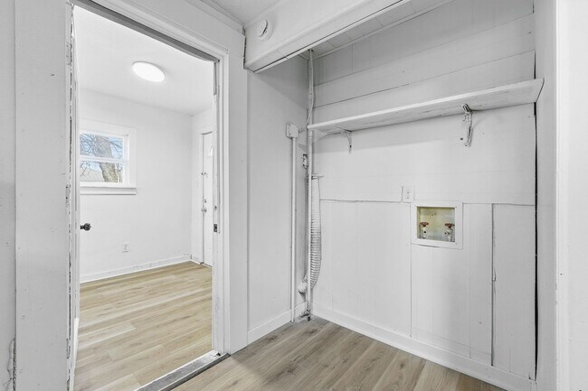 Building Photo - Stylish 2BR with Modern Upgrades