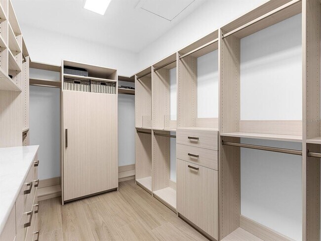 Building Photo - 4022 Penshurst Park