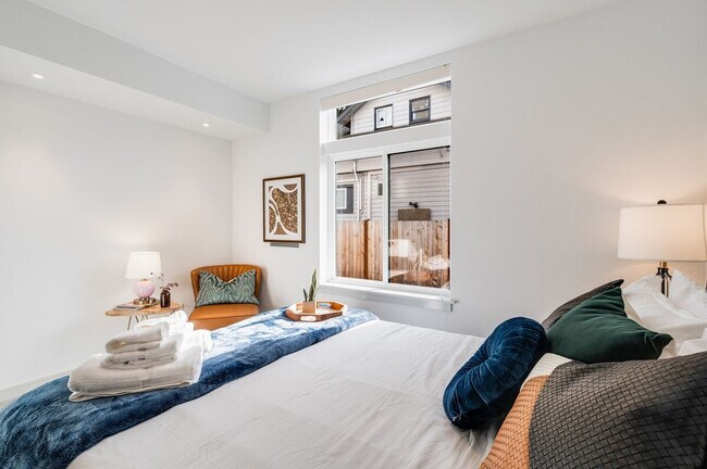 Building Photo - 4806 Dayton Ave N