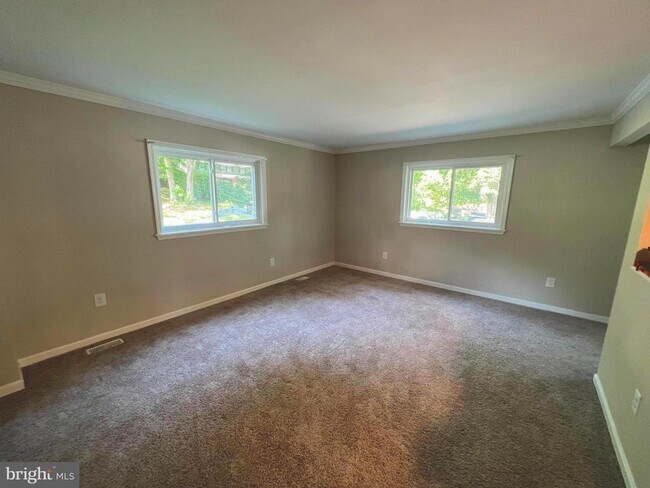 Building Photo - 18402 Cedar Dr
