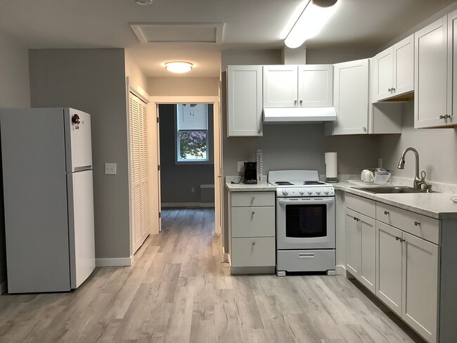 Building Photo - Convenient East Bremerton - 1 Bed 1 Bath D...