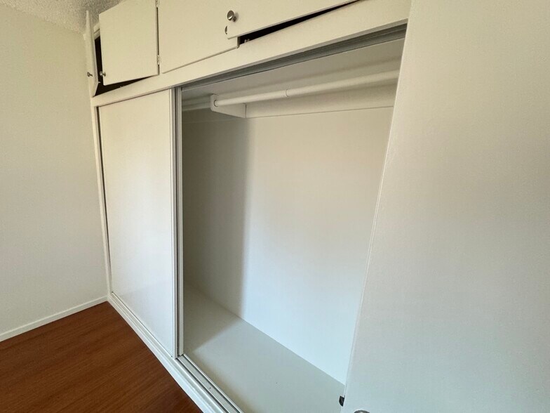 Building Photo - 447 W Elk Ave