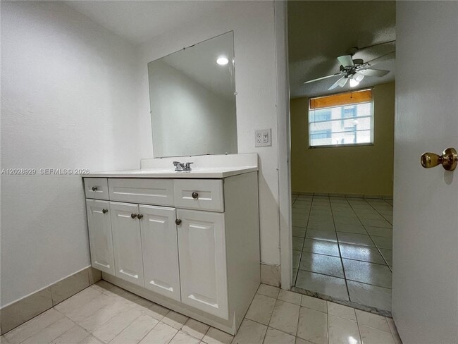Building Photo - 10090 NW 80th Ct
