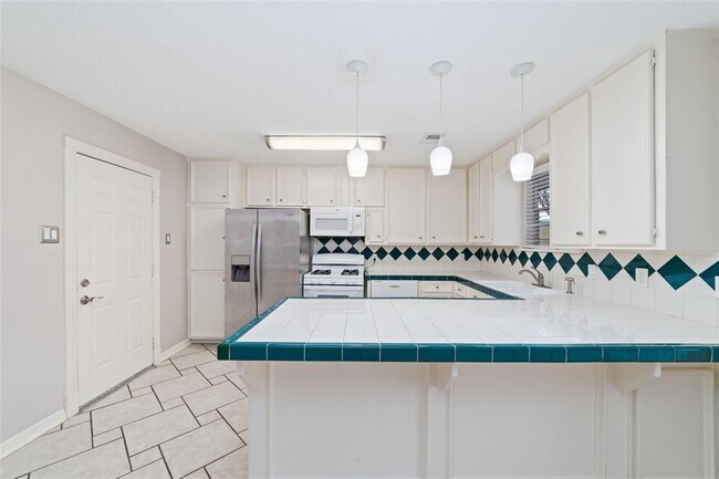 Building Photo - 4118 Donna Lynn Dr