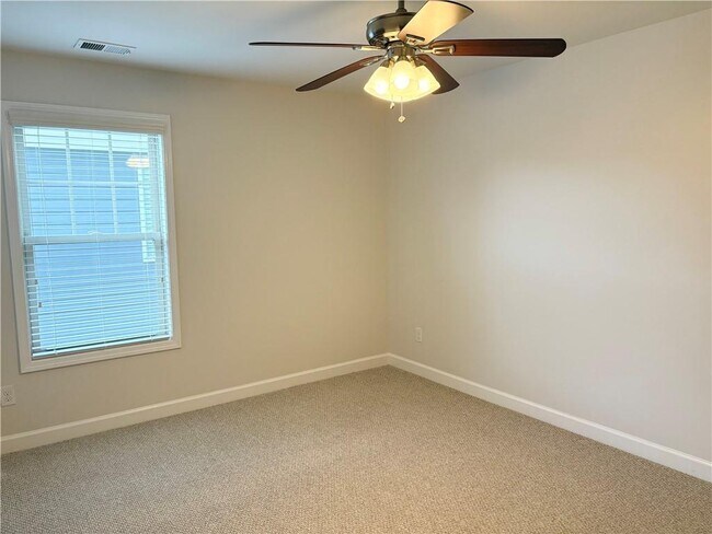 Building Photo - 204 Providence Ln