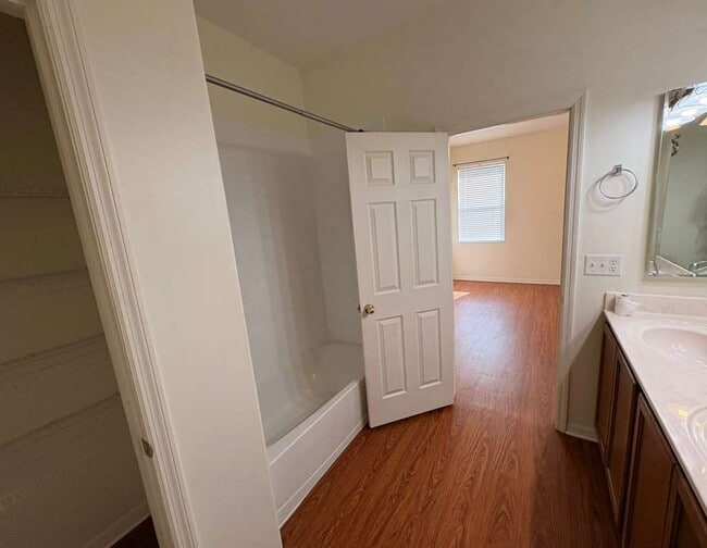 Building Photo - 1826 NW 15th Terrace