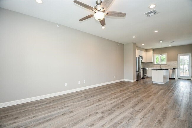 Building Photo - 5262 Ella Blvd