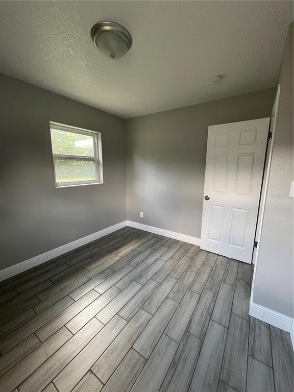 Building Photo - 204 6th Jpv St