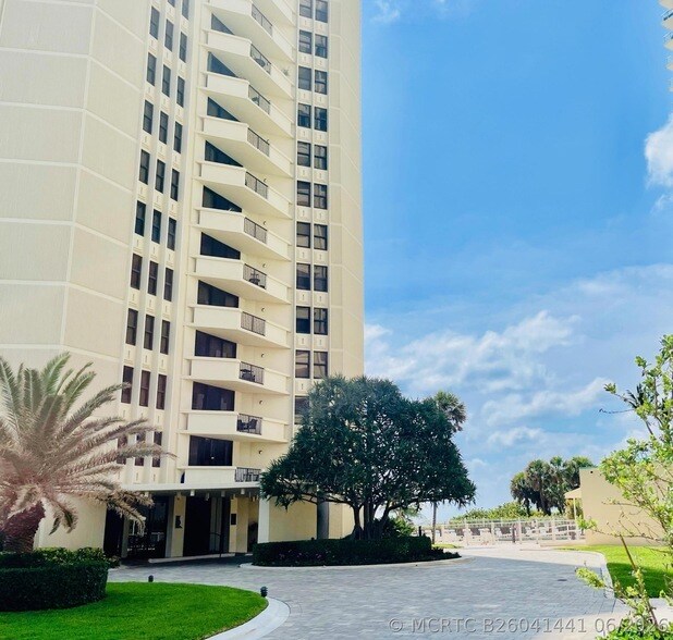 Building Photo - 2800 N Ocean Dr