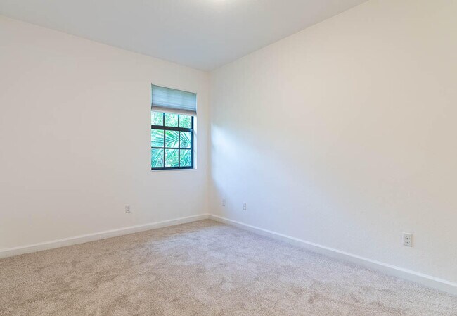 Building Photo - 10283 Wellington Parc Dr