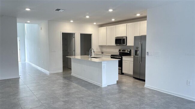 Building Photo - 153 Adventure Ave