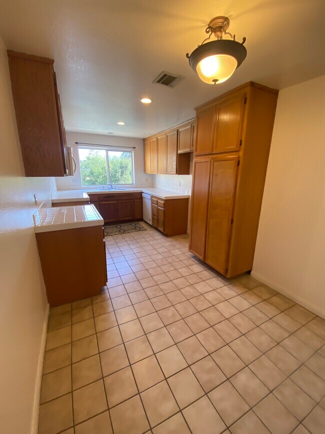 Building Photo - 14360 Riverside Dr