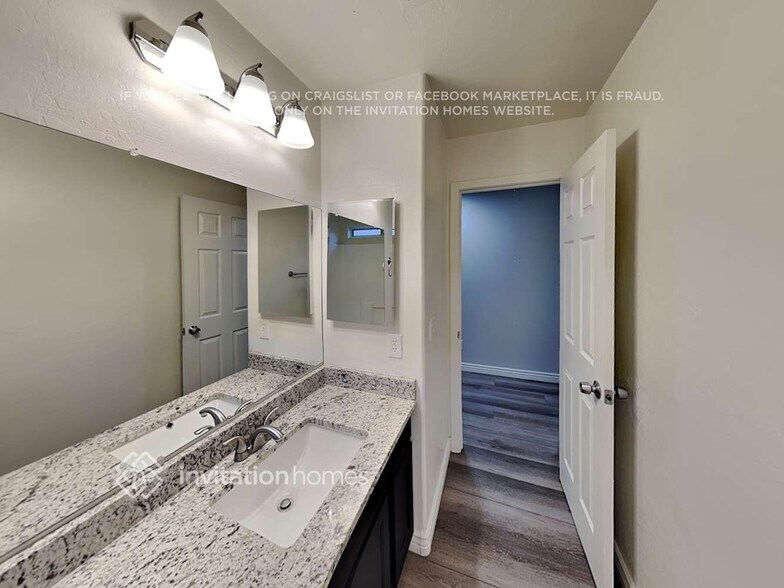 Building Photo - 12534 W Bloomfield Rd