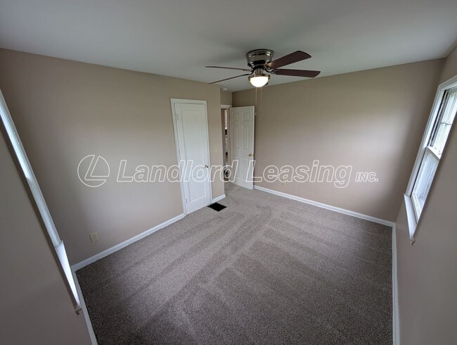 Building Photo - Nice 3 bedroom bungalow with full basement and garage.