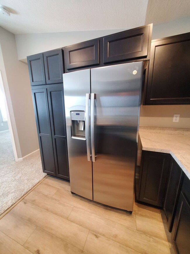 Building Photo - 2 Bedroom with 2 Bath Condo