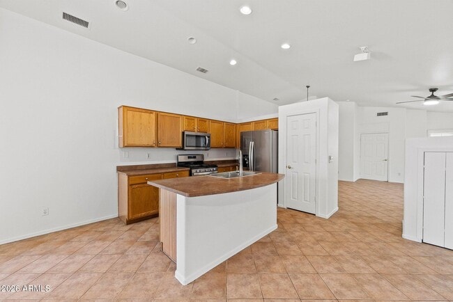 Building Photo - 17534 W Coyote Trail Dr
