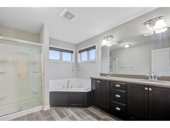 Building Photo - 19220 Bridle Path