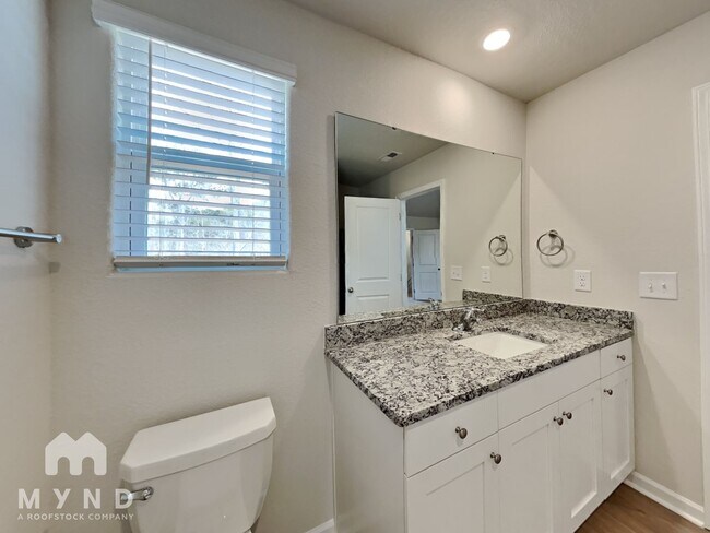 Building Photo - 14 New Villas St