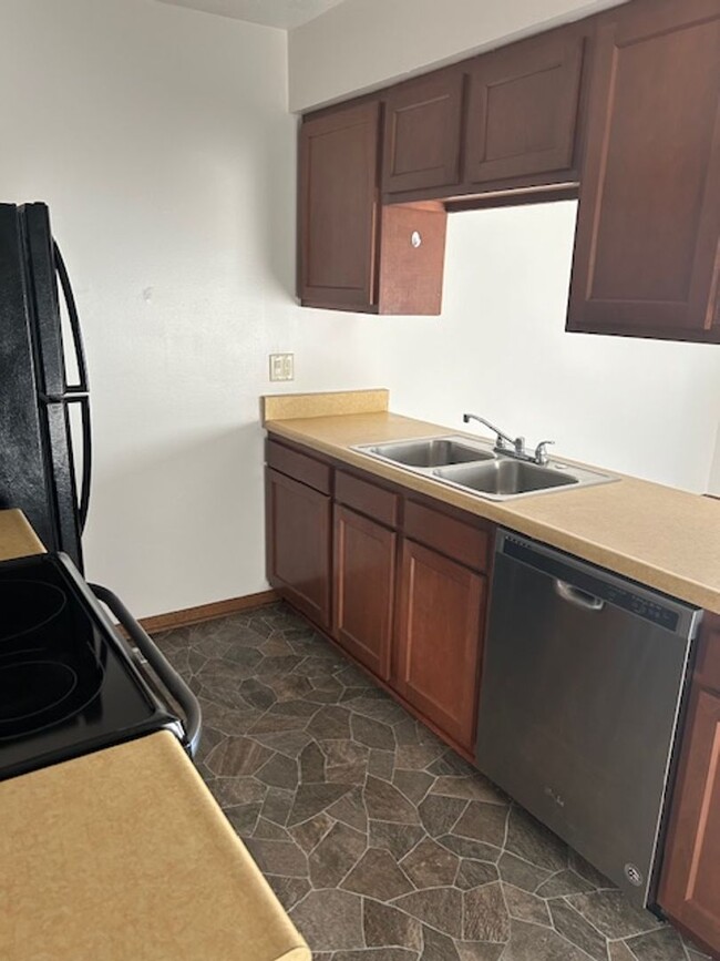 Building Photo - 9860-9864 MANDEL - LO