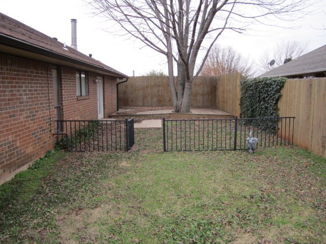 Building Photo - 10047 S Fairview Dr