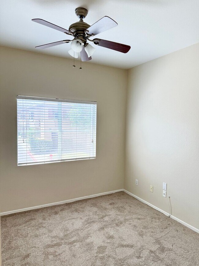 Building Photo - Beautiful Condo Available in Murrieta