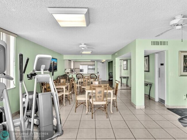 Building Photo - 3100 NE 49th St