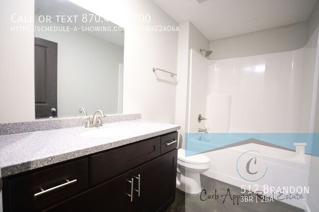 Building Photo - Move in special $800!!  Beautiful 3 bed / ...