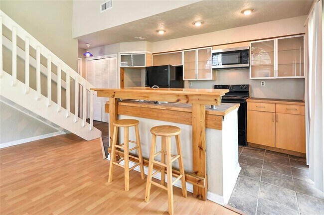 Building Photo - 111 Dunbar Estates Dr