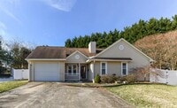 Building Photo - Recently Renovated!!Beautiful 3BR home.