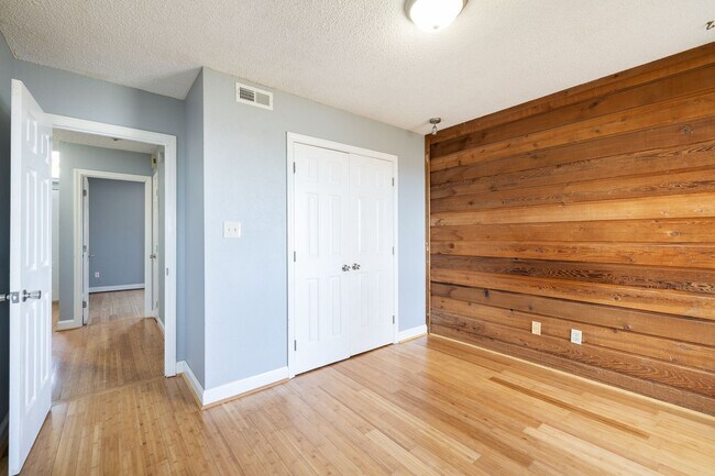 Building Photo - 219 Patane