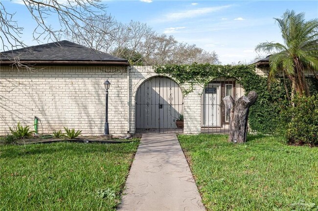Building Photo - 2625 Village Dr