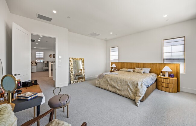 Building Photo - 135 Oakstone