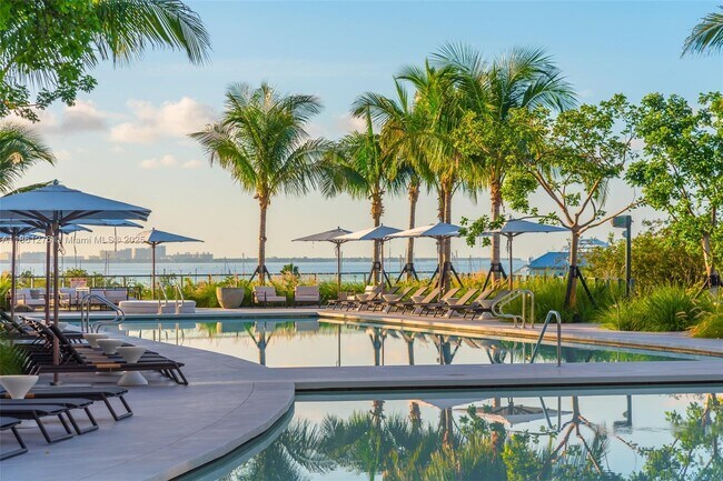 Building Photo - 2811 S Bayshore Dr