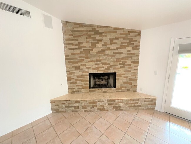 Building Photo - Foothills Location - 3 Bedroom 2 bath on cul-de-sac with Sparkling pool