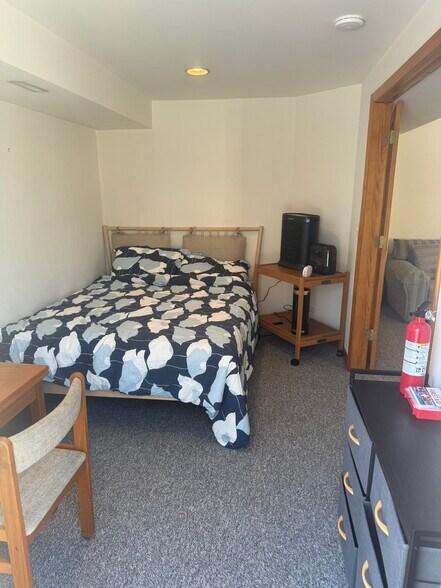 Building Photo - 7S485 Lynn Dr