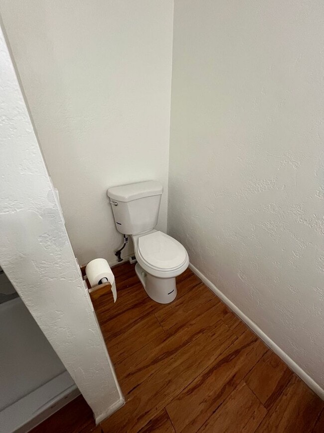 Building Photo - 3 Bedroom 2 bath Condo in Midvale!