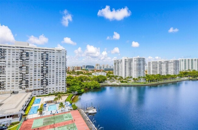Building Photo - 18081 Biscayne Blvd