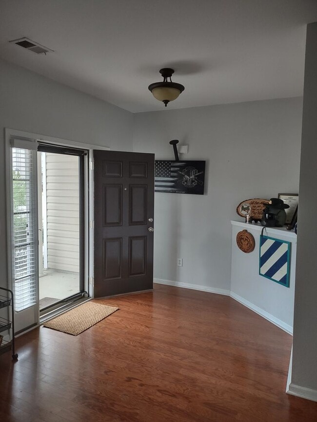 Building Photo - Outstanding FIVE Bedroom Home in Northeast Columbia!