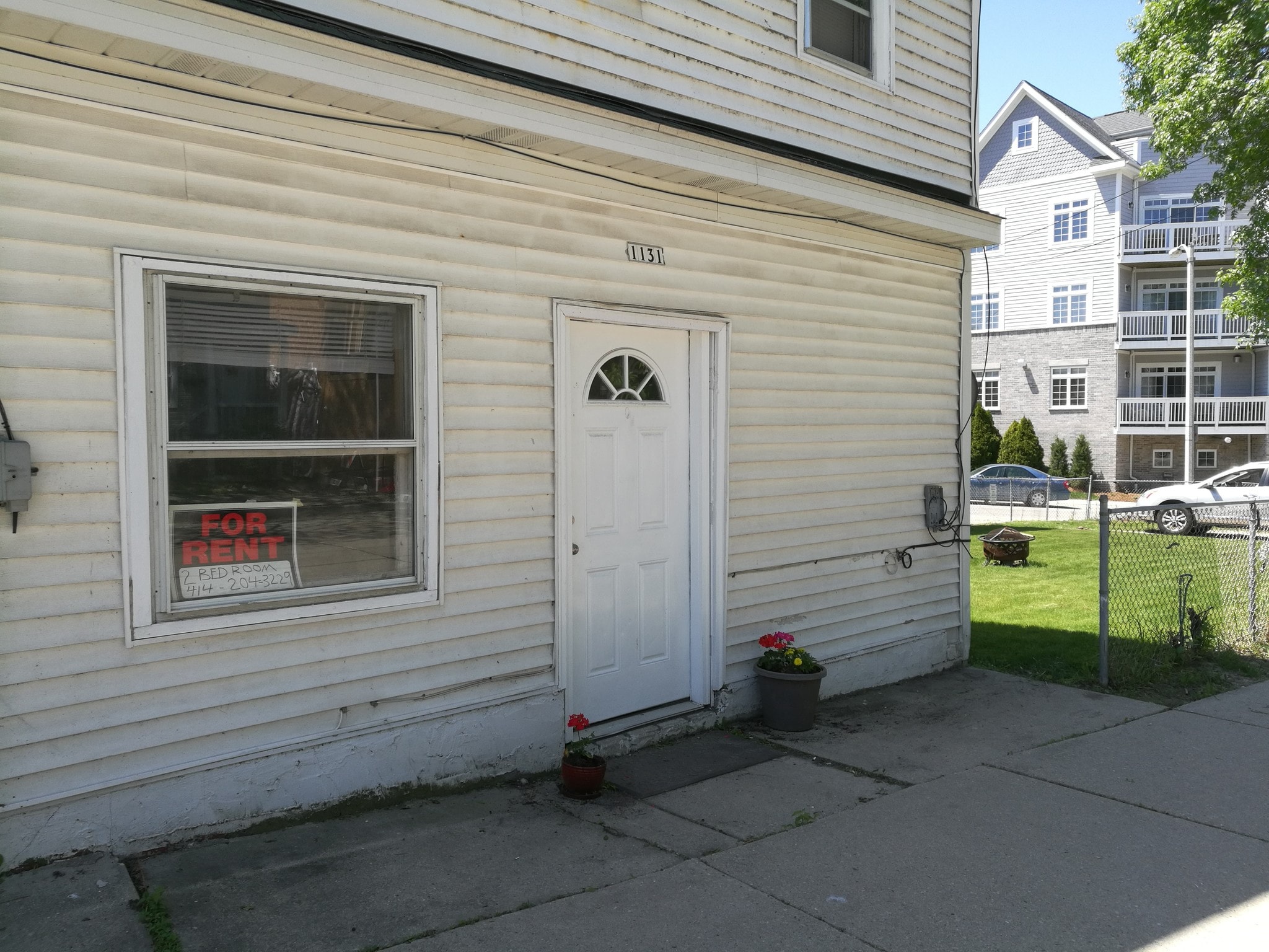 Front Entrance - 1131 E Kane Pl