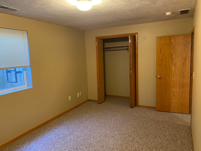 Basement Bedroom - 1608 Ohio St